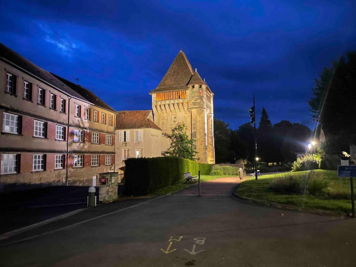 "Au Centre De Nevers" Hyper Centre Ville De Nevers, Proche Gare, Spacieux & Calme Esterno foto