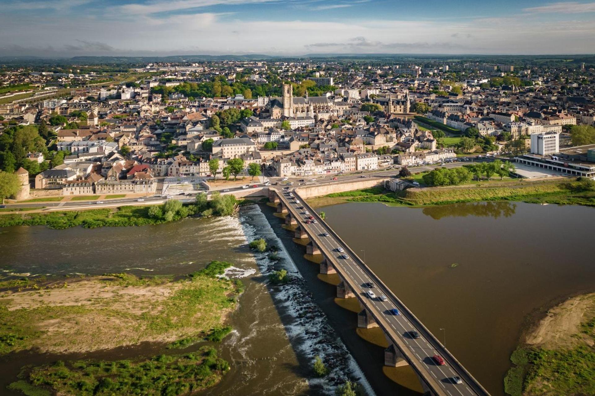 "Au Centre De Nevers" Hyper Centre Ville De Nevers, Proche Gare, Spacieux & Calme Esterno foto